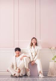 Gravity Studio Simple And Elegant Pre Wedding Concept Korean Studio Pre Wedding Gravity Studio Onethreeonefour Pre Wedding Poses Korean Wedding Photography Wedding Photography Studio