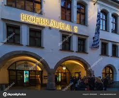 Munich Alemania 25 De Octubre De 2017 Fachada Del Restaurante Principal Cerveza Hofbrauhaus Con Autentico Signo De Noche En 2020 Munich Alemania Munich Alemania