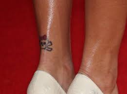One of rihanna's only tattoos that contains color is the new rihanna tattoo, an egyptian falcon on her right ankle, is one of her best tattoos yet. Her Skull And Crossbones On Her Ankle A Guide To Rihanna S Tattoos Her 25 Capital Xtra