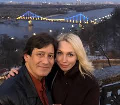 Before the 90 days, but fans are still worried about lana's age at the start of the romance. 90 Day Fiance Lana Is Totally In It With David Says Geoffrey We Ll See More Of Her