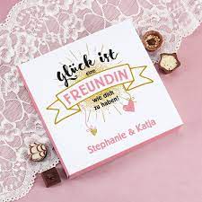 Deine freundin startet fortan mit einem lächeln in den tag, weil bereits das frühstück mit dem holzbrettchen mit ihrem namen darauf zu einem liebevollen start in den tag wird. Pralinen Von Lindt Fur Freundin Text