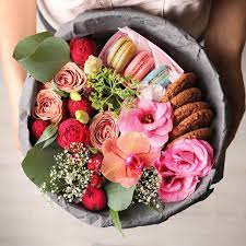 Choose from our variety of cake designs, including magnolia bakery classics, lacework & ruffles, rosettes & flowers, beading & pearls and fancy frills. Flower Delivery New York City Free Same Day Delivery Gift Baskets