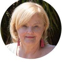 Elizabeth Toothman's Instagram, Twitter & Facebook