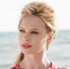 Dagli anni '90, quando è stata lanciata, la occhi azzurri, capelli biondi, fisico bombastico, la bella anna, originaria della finlandia, la sua. Anna Falchi Dagli Esordi Come Modella Alla Tv Cinetivu