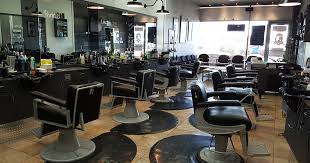 Salon de coiffure pour homme, coupe de cheveux pour homme, soin de cheveux pour homme, accessoires de rasage, entretien de barbe, le teil, montélimar, le salon saint clément au coeur du. Salon De Coiffure Pour Hommes Gauthier Freres Brossard Rive Sud Montreal