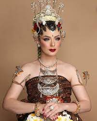 Maybe you would like to learn more about one of these? Cantiknya Inilah 4 Mahkota Pengantin Khas Indonesia Merahputih