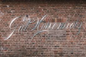 Gut hohenholz (auch hohenholtz oder hoegenholtz) ist ein mittelalterliches, von hohen ulmen umgebenes, freiadeliges rittergut bei bedburg im rhein erft kreis, d.h. Gut Hohenholz Destination Wedding In Bedburg Nordrhein Westfalen