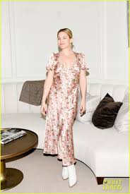 Hosting a dinner party can be stressful but also enjoyable. Gwyneth Paltrow Hosts Makeup Free Goop Dinner Party With Kate Hudson Demi Moore Photo 4439719 Alexandra Grant Carson Meyer Cassandra Grey Demi Moore Erin Foster Gwyneth Paltrow Jennifer Meyer Kate Hudson