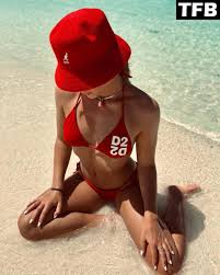 Sophia Floersch Sexy (13 Photos) - Thotflix