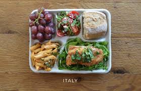 Photos Of School Lunches From Around The World Put America To Shame Lunch Cafeteria Food School Food