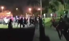 Lima individu mengaku tidak bersalah di mahkamah majistret petaling jaya hari ini atas satu pertuduhan berada di kawasan rusuhan dan memiliki senjata di kuil sri maha mariamman usj25 seafield subang jaya 26 november lalu. Malaysiakini Apa Sebenarnya Berlaku Ikuti Penjelasan Menteri