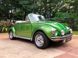 The difference between a volkswagen beetle and a super beetle. You Can Own Roger Daltrey S 1977 S Green Volkswagen Beetle Dangerous Minds