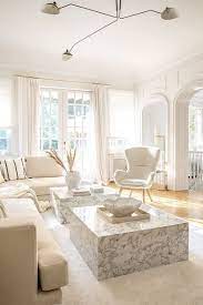 Look Total White Per Il Salotto I Colori Chiari Creano Luce In Casa Scegli Tonalita Neutre P Beige Living Rooms Beige And White Living Room Home Room Design