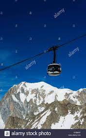 Here is how to get to courmayeur. Europa Italien Italienische Alpen Courmayeur Neue Skyway Drehende Seilbahn 2015 Zum Monte Bianco Mont Blanc Stockfotografie Alamy