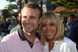 Femme mûre aime le jeune pussys. Il Est Plus Jeune Que Moi Et Alors L Express