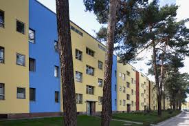 Ein großes angebot an mietwohnungen in zehlendorf finden sie bei immobilienscout24. Farbenfrohes Architekturjuwel