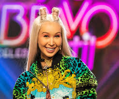 Celebrities aduce in lumina reflectoarelor o noua generatie de concurente, cunoscute deja publicului din romania. Xonia Va Fi Noua Concurenta De La Bravo Ai Stil Celebrities Bravo Net