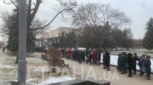 Сценарий похорон кернеса прописали практически идентично похоронам другого известного харьковского политика — бывшего губернатора области и нардепа от партии регионов. 3u6ievdeokuamm
