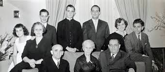Von beginn an hat sich papst franziskus immer wieder an die jugendlichen gewendet. Die Heilige Familie Des Papstes Katholisch De