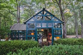 She shed chic, potting shed & backyard inspiration with photos of lovely garden sheds and ideas for designing sheds as well as resources to buy a kit. 6 Inspiring Man Caves And She Sheds