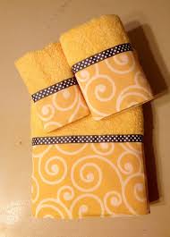 Yellow Gray White Bath Towel Set By Ladydiblankets On Etsy 57 75 Toalhas Decorativas Toalhas De Banho Toalhas De Banho E Rosto