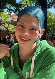 Conversation Décontractée autour d'un Thé à la Violette