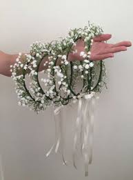 Wear flowers in your hair photo by alicia sessler photography while we love sprigs of baby's breath placed throughout a braid, the flower can work with any hairstyle. 56 Trendy Ideas For Wedding Flowers Hair Simple Flower Girl Crown Bridesmaid Flowers Simple Flower Crown Wedding