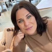 Ellen Platt's Instagram, Twitter & Facebook