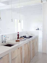 Nous Vous Avions Deja Parle Des 8 Astuces Pour Bien Ranger Votre Petite Cuisine Et Gagner De La Place Auj Cuisine Beton Cuisine Minimaliste Beton Cire Cuisine