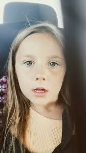 Melanie Redfield's Instagram, Twitter & Facebook