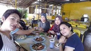 Suasana yang santai memberi keselesaan kepada pelanggan yang mahu merasai masakan kampung. Us The Big Eaters Picture Of Jom Ikan Bakar Masakan Ala Kampung Langkawi Tripadvisor