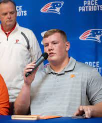 Patriots's football offensive lineman signs with Clemson University