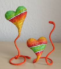 Die Herzen Zu Machen Ist Einfach Sie Brauchen Dafur Ein Draht Alufolie Tapetenkleister T Pappmache Basteln Bastelarbeiten Aus Papier Und Pappe Pappmache