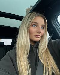 Isabella Mancini's Instagram, Twitter & Facebook