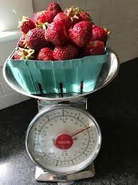 Jul 01, 2020 · i believe that a flat of strawberries at our local farm is $25, which comes to $2.08 per quart. How Many Strawberries Are In A Quart One Hundred Dollars A Month