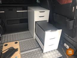 Kuchenblock Im Schienensystem Des Vw Bus T5 T6 Auf Basis Von Ikea Alex Vanclan De Vw Bus T5 Vw Bus Vw Bus Ausbau