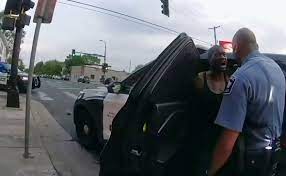 Има закон за реформа в полицията на негово име, която цели да се справи с неправомерното поведение в управленията и да възстанови доверието между. Sudmedekspert Soobshil O Boleznyah Pogibshego Ot Ruk Policii Dzhordzha Flojda Obshestvo Rbk