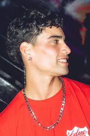 Pics Men Wearing Chains With Polo Style Shirts Elegant Red-haired Man  Wearing A Gold Chain On Men Wearing Chains Guys Who Wear