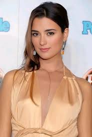 daughter experiencing pain and seeking help