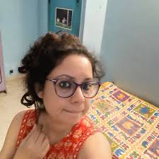 Ariana Grande reacts to an interviewer who says he met his partner and 95%  of his friends through the arianator fandom.