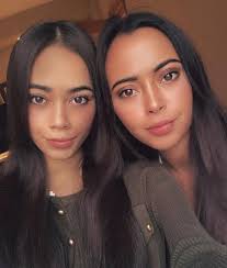 Majlis keraian resepsi anak gadis julia rais, tengku puteri iman afzan. Cantik Dan Curi Perhatian Ini Potret 5 Putri Raja Malaysia Yang Baru Dewiku Com