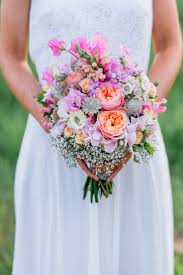 Finde den perfekten brautstrauß für deine hochzeit Hochzeitsblumen Jetzt Hochzeit Blumen Trends 2018 Entdecken