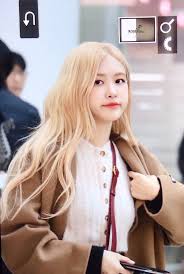 She was the last member to be revealed amongst the four. Rose Bar On Twitter Kpop Girls Blackpink Fashion Blackpink Rose