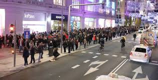Nació en madrid en 1923 y a día de hoy dispone de 36 tiendas repartidas en todo el país. La Casa Del Libro Gran Via Turismo Madrid
