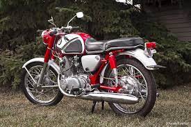 and it was in 1961 with the cb72 honda hawk a 250cc motorcycle and its larger brother the cb77 super hawk at 305cc クラシックバイク 旧車バイク カフェレーサー
