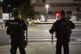 Images De Dealers Armes A Grenoble Un Rappeur En Garde A Vue