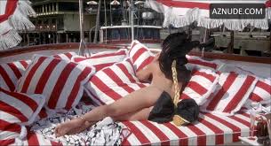 Goldie Hawn Thong nude scene in Overboard - UPSKIRT.TV