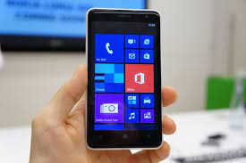 Tasarımıyla güzel görünen ve elde iyi bir tutuş hissi veren telefon, geniş ekranıyla da bu segmentte geniş ekranlı bir telefon arayanların ilgisini çekecektir. Nokia Announces Lumia 625 A 4 7 Inch Lte Phone For Big Pockets And Small Budgets The Verge