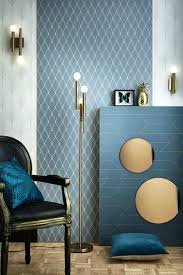 Les papiers peints à peindre regroupant à la fois des modèles aux motifs très déco que vous pourrez peindre dans la couleur de votre choix à des modèles plus en respectant les règles, poser un papier peint traditionnel ne présente pas non plus de difficulté majeure. Bleu Petrole En Deco Piece Par Piece Photos