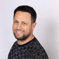 2100+ profils pour “Riff”